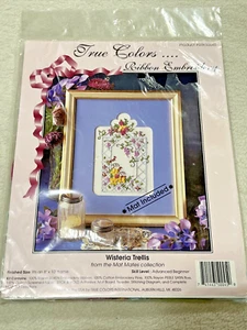 True Colors Band Stickset #SRK50045 Glyzinie Rankgitter, neu/versiegelt - Bild 1 von 4
