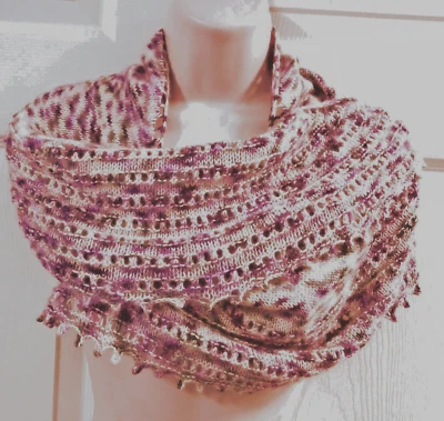 Mantón tejido a mano púrpura pálido moteado encaje borde picot lana merino Foto 1 de 4