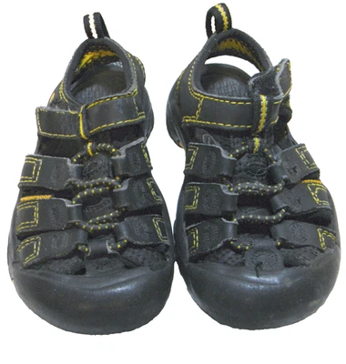 Sandalias de tiras Keen para niños pequeños con puntera cerrada, impermeables, talla 9 (6 1/8") Foto 1 de 3