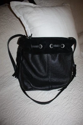 Bandolera con flecos de cuero genuino American Eagle Outfitters usada en excelente estado hecha en Italia Foto 1 de 4