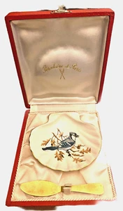 VINTAGE LIMOGES/PARIS VOGELMUSCHELSCHALE mit SPACHTEL IN EINER MODISCHEN ROTEN BOX (UM 1960) - Bild 1 von 6