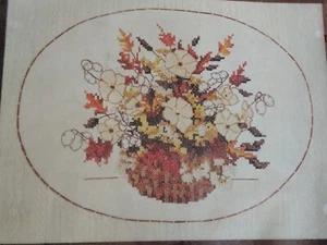 Kit de punto de cruz floral ovalado de colección 79 dimensiones sin usar - Imagen 1 de 10