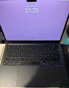 MACBOOK AIR M3 13 Zoll 256GB SSD MODEL A3113 2024 Farbe Mitternacht WIE NEU - Bild 1 von 11