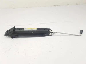 2015 VOLKSWAGEN TRANSPORTER VEHICLE JACK 7E0011031F - Picture 1 of 6