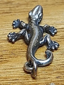 Sunwest Silver Vintage Sterling Silver Detailed Gecko Charm or Pendant 1.2 Grams - Picture 1 of 6