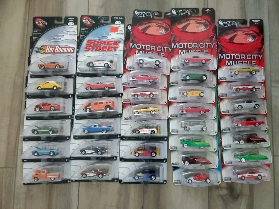 Hot Wheels 100% Preferred Lot of 34 Dart Hummer Celica Viper Apache Chevelle J - Image 1 of 4
