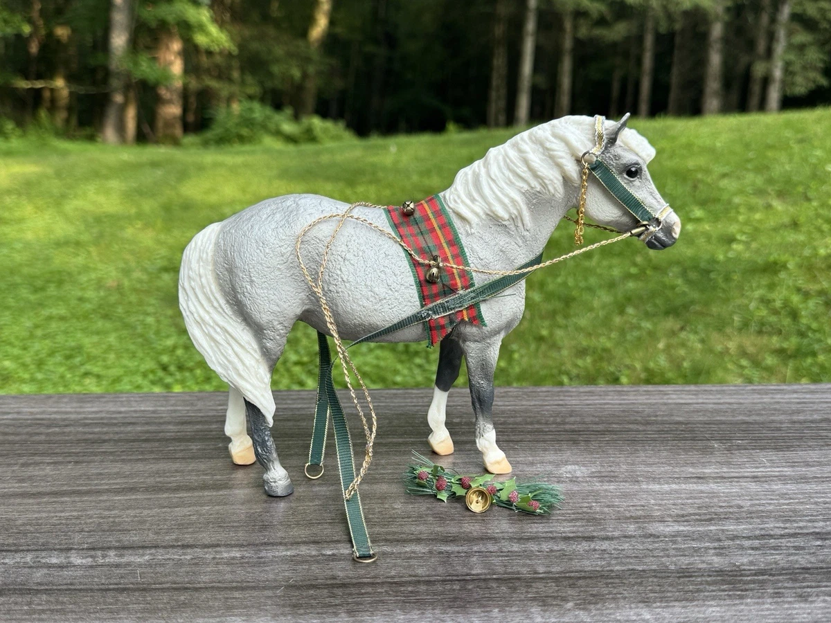 Breyer Traditional Horse JINGLES 2001 Holiday Pony Misty Mold