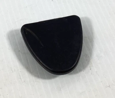 AUDI TT, TTS QUATTRO 2008-2014 - Cubierta de cinturón de seguridad inferior delantero 8N0857763 OEM. Foto 1 de 4