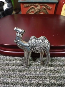 Broche/colgante vintage años 70 tono plata 3" metal árabe camel - Imagen 1 de 8