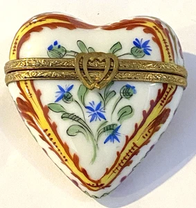 LIMOGES Frankreich PEINT HAUPTBLUME/BLUMENHERZ - Schmuckschatulle mit Scharnier - HERZ Verschluss - Bild 1 von 9