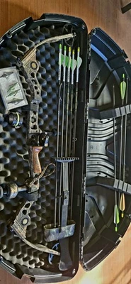 MATHEWS SOLO CAM Q2XL COMPOUND BOW RH & ACCESSORIES  - Image 1 of 4