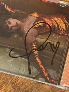 Foto 2 firmada por Taylor Swift The Life Of A Showgirl #05 - Imagen 1 de 3
