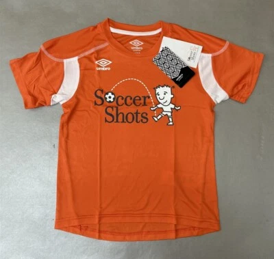 Camiseta deportiva Umbro Soccer Shots naranja para niños talla mediana UUS3UAQJ Foto 1 de 4