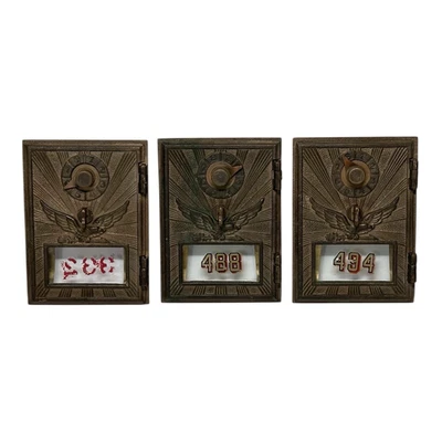 PUERTAS DE BUZÓN DE CORREO DE OFICINA DE CORREOS DE LATÓN ANTIGUO ÁGUILA VOLADORA - LOTE DE 3 Foto 1 de 4