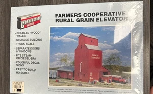 Walthers Cornerstone HO Kit 933-3036 Farmers Cooperative Elevador de Granos Rural - Imagen 1 de 3
