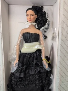 16 Zoll Tonner Modepuppe "Mystique Angelina" gerades Handgelenk brünett NRFB - Bild 1 von 22