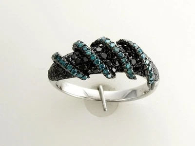 Anillo LeVian Oro Blanco 14K Banda con Diamantes Negros y Azul Hielo de 0.94 Quilates Talla 7 Foto 1 de 4