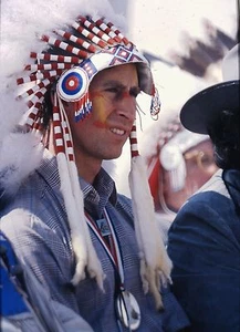 PRINCE CHARLES diventa Corvo Rosso in CANADA - Diapositiva originale 35mm COLORE - Foto 1 di 2