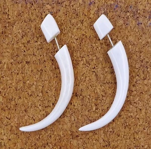 Fake Messgeräte Ohrringe Drachenkrallen 2,5 cm weiß Faux Messgeräte Tribal Boho - Bild 1 von 3