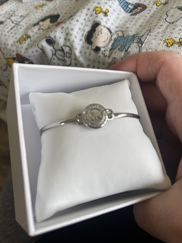 BRACCIALE MICHAEL KORS MKJX6520040 ESCLUSIVO CON ETICHETTE LOGO COLOR ARGENTO AL DETTAGLIO $85 00