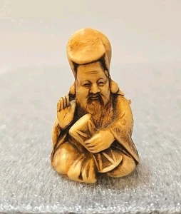 Netsuke Japanese Detailed Carved Resin Sitting god of Wisdom Figure - Picture 1 of 8