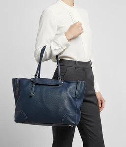 Coccinelle Damen Marine Leder Tasche Schultertasche Gold Hardware Made in Italy - Bild 1 von 13