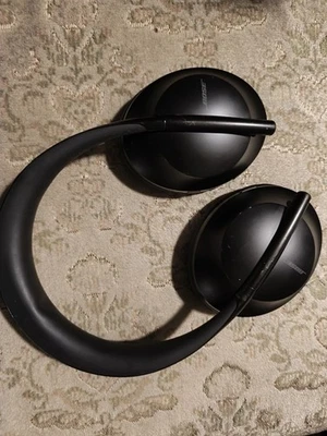 Bose 700 Noise Cancelling Over-Ear Kopfhörer - Schwarz (794297-0100) - Bild 1 von 2