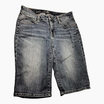 Bermudas para mujer St John's Bay 10 bolsillos elásticos azules de mezclilla lavado medio Foto 1 de 4