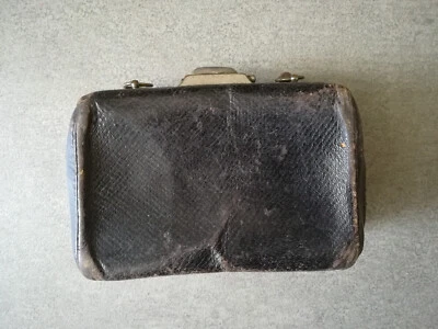 très ANCIENNE SACOCHE sac CUIR dans son jus - Photo 1/4