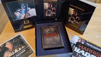 BLADE RUNNER Deluxe Collector All-Edition boxset, Screenplay, poster, souvenirs - Image 1 of 4