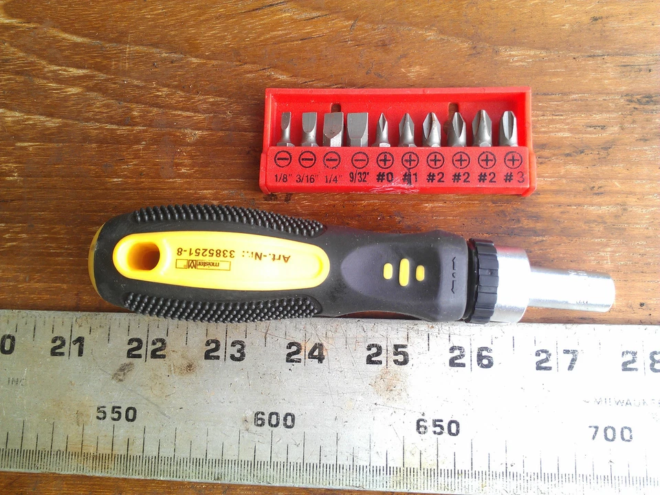 Reversible Ratchet Screwdriver wt 10x screwdriver bits PH 1 2 3 Slot  - Image 1 of 1