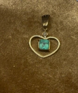 Exklusiver Herzanhänger aus 18K Gold mit Smaragd & Brillant – IGI-Zertifikat - Bild 1 von 8