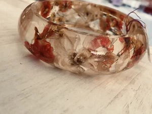 Dried Flower Bangle Bracelet Clear Resin Yellow Red Pink Vintage Style NEW - Picture 1 of 8