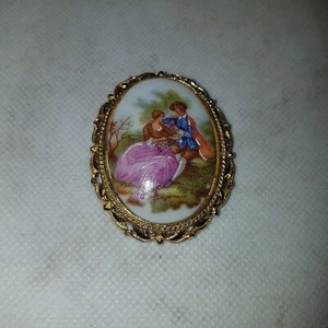 Vintage Limoges France Courting Couple Brooch gold color band pin Fragonard - Picture 1 of 2