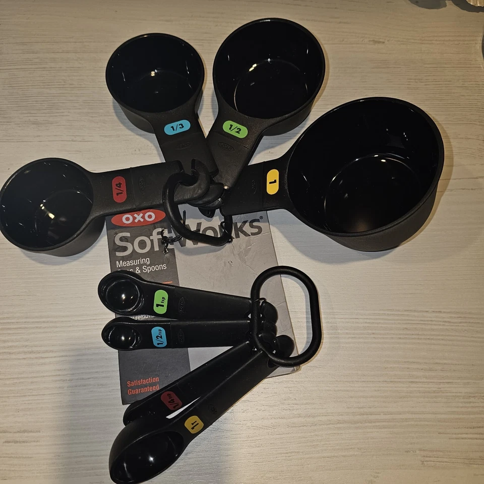 Caja abierta OXO SoftWorks Juego de 8 tazas medidoras y cucharas Foto 1 de 4