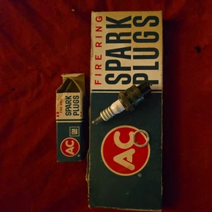 NOS AC 45L Spark Plugs Fire Ring Box Of 8 Original Vintage 4 Green Rings  - Picture 1 of 3