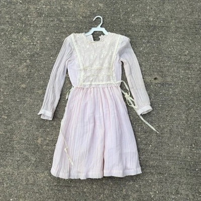 复古礼服女孩 10 粉色褶皱褶皱 Cottagecore Prairie 围裙 蕾丝珍珠 — 第 1/4 张图片