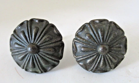 Vintage Lot 2 cast iron Flower shape round single screw mount drawer pull handle Cover