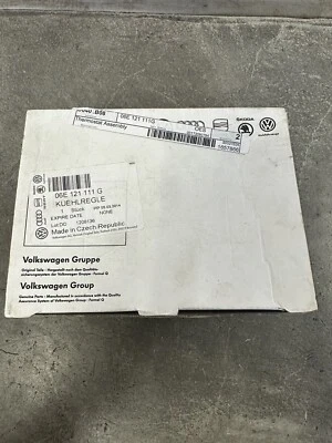 Genuine Audi Engine Coolant Thermostat Kit 06E121111D 06E121111G 06E121111M - Image 1 of 4