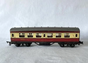 Vintage OO Triang R.21 BR Maroon Cream M7071 Passenger Model Railway Coach #48 - Picture 1 of 12