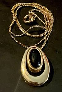 Collana con ciondolo di perle nere tono oro  - Foto 1 di 2