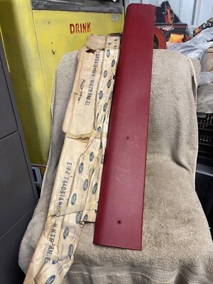 NOS FORD E1FZ-744037A-B60 1981-1983 ESCORT VERMELHO INTERIOR PAINEL PLANO ÁREA DE CARGA - Imagem 1 de 4