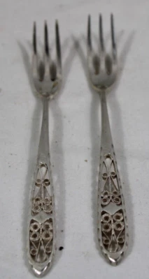 Набор из 2 антикварных вилок для морепродуктов маленькая монета серебро 1,2 унции 0,8 провода декоративная филигрань - Изображение 1 из 4