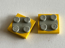 LEGO Turntable 2x2 Plate Yellow Oldgray Ref 3680c01 / Set 6876 6970 6927 6395...