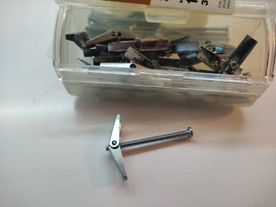 Qty 30, Toggle Bolt 1/8" X 2" - Image 1 of 4