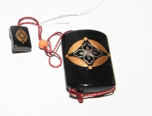 Antique three-part inro with kamon decoration in gold and silver takamaki-e - Picture 1 of 3