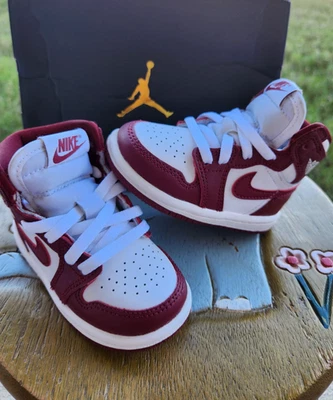 Jordan Retro 1 ALTO OG "Team Red" Niño 5C Foto 1 de 4