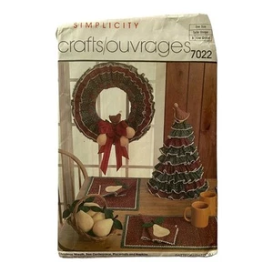 Christmas Wreath Pattern Simplicity 7022 Tree Centerpiece Placemat Napkin Uncut - Picture 1 of 3