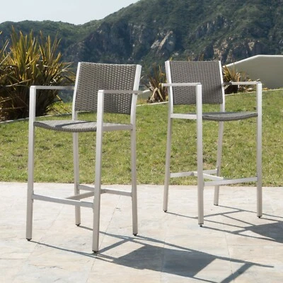 Taburetes de bar Capral de mimbre gris para exteriores de 30 pulgadas (juego de 2) Foto 1 de 4