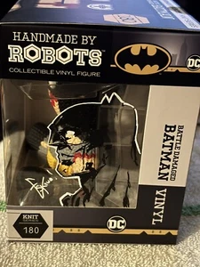 Battle Damaged Batman DC VINYL FIGURE #180 LIMITED EDITION - Handmade By Robots - Picture 1 of 7